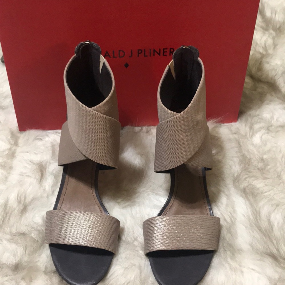 Donald J. Pliner Kaye Heels